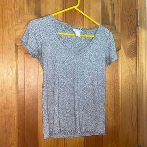 plain gray t-shirt